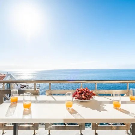 Cliff View - By Wehost Apartman