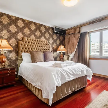 Cliff View - By Wehost *