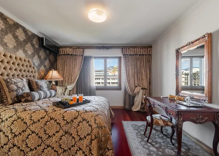 Cliff View - By Wehost *