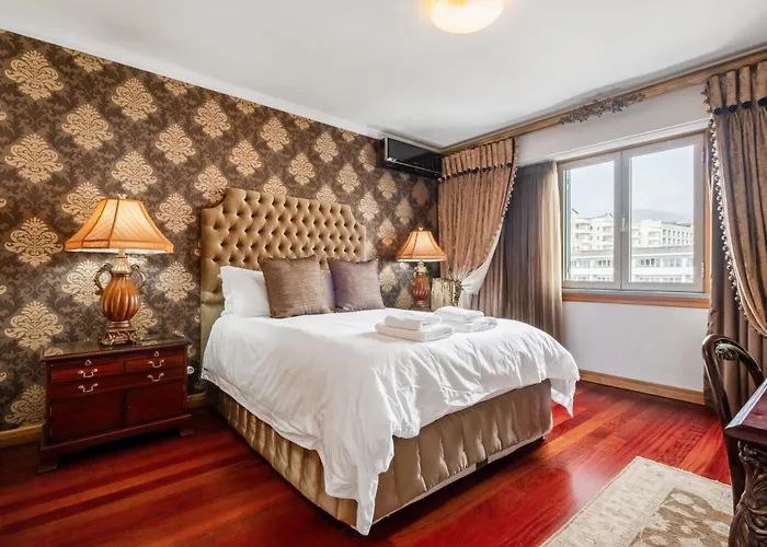 Cliff View - By Wehost *